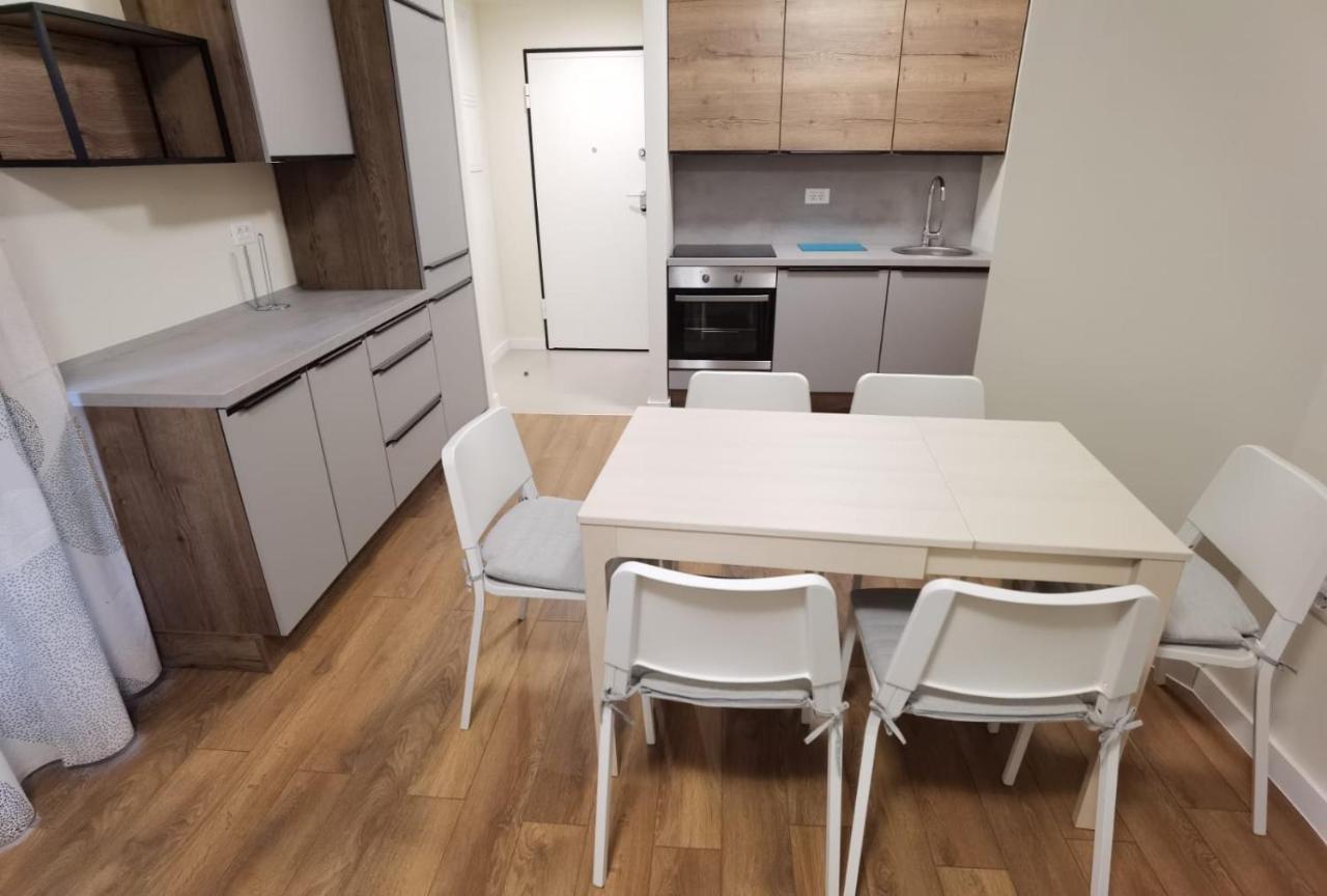 Style 2Br*** Apartment Split Luaran gambar