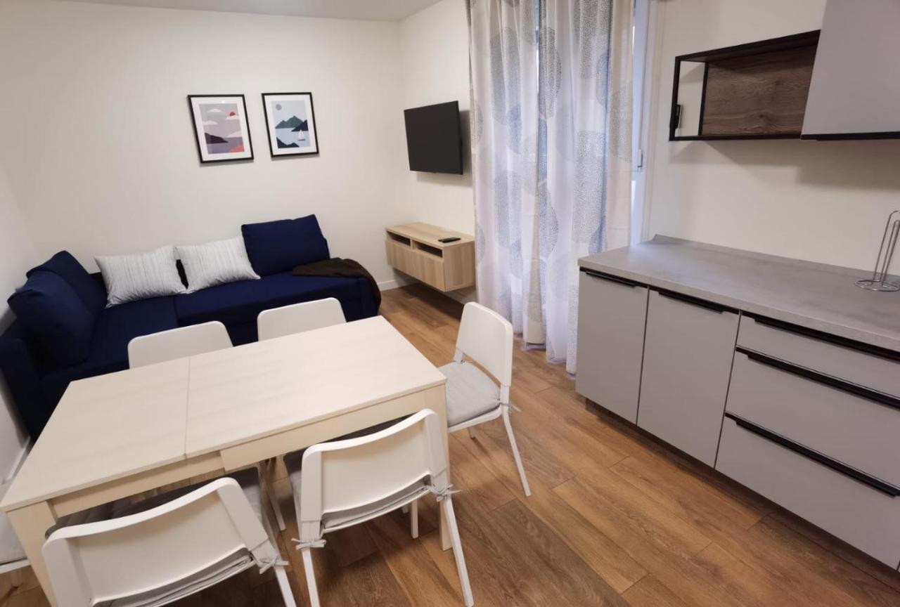 Style 2Br*** Apartment Split Luaran gambar