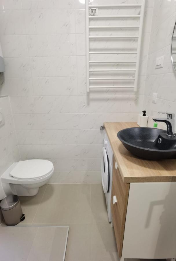 Style 2Br*** Apartment Split Luaran gambar